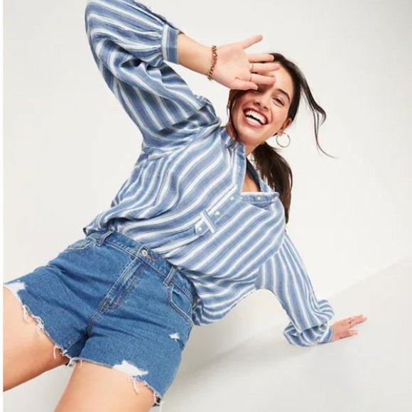 Old Navy Pants - New Old Navy Mid-Rise Ripped Cut-Off Boyfriend Jean Shorts for Women Size 2